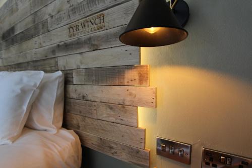 Old St Mellons Hotel | Tyr Winch