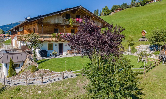 Westendorf Apartment | Tyrolean apartment with ski lift nearby
