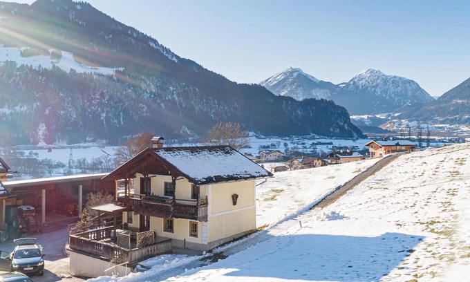 Bruck am Ziller Ski Chalet | Tyrolean chalet with south-facing terrace