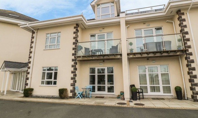Edern Apartment | TYWOD A MOR, family friendly, country holiday cottage in Morfa Nefyn