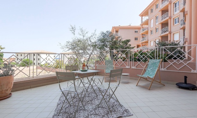 L'Ile-Rousse Apartment | U Momentu - appt climatisé avec terrasse