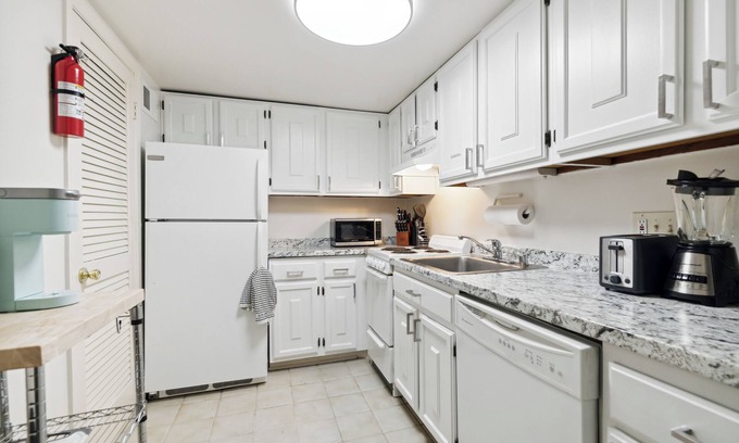 Reed-Cooke Apartment | U Street Corridor English Basement /2 bedrooms