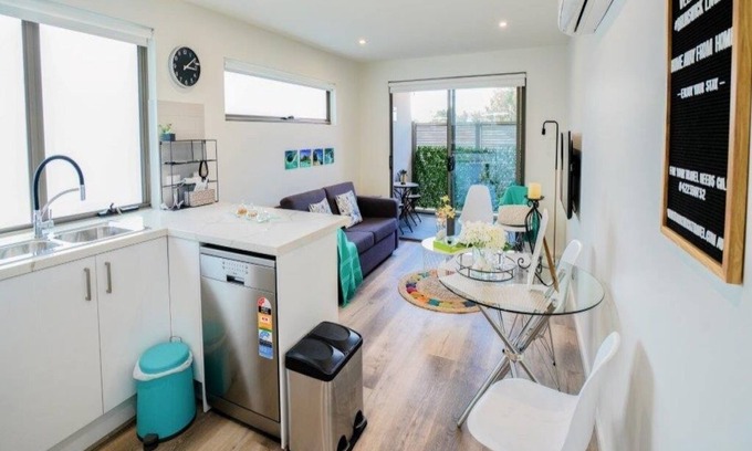 Brunswick West Apartment | U101 Brunswick Living First Flor Balcony Close APT n CBD FreeWifi Tram Doorstep