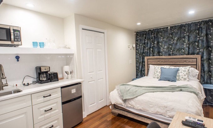 Devil's Pocket Apartment | U2R COZY Studio walk to CHOP,UPENN,HUP,Rittenhouse