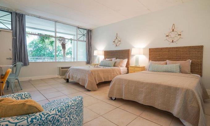 Ruskin Condo | U620-Across the street from beach & amenities! WiFi/Parking. Self Check in!