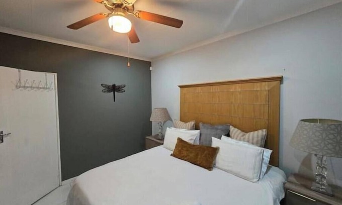 Constantia Kloof Apartment | uBuhle - 2 bed with shared full bathroom