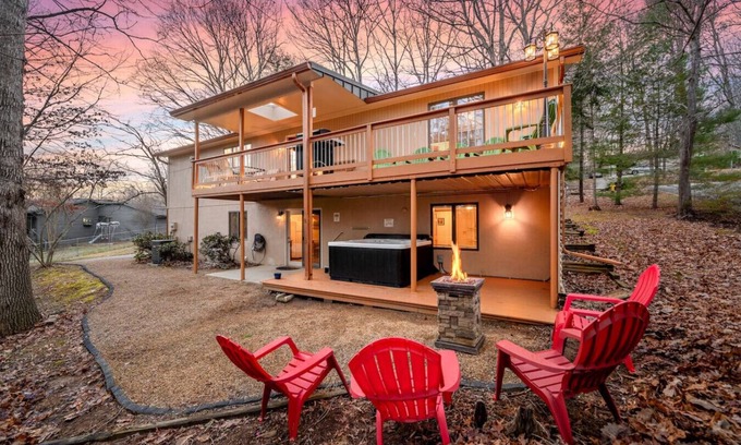 Royal Pines House | Ultimate Asheville Getaway, Hot Tub and Gas Grill!