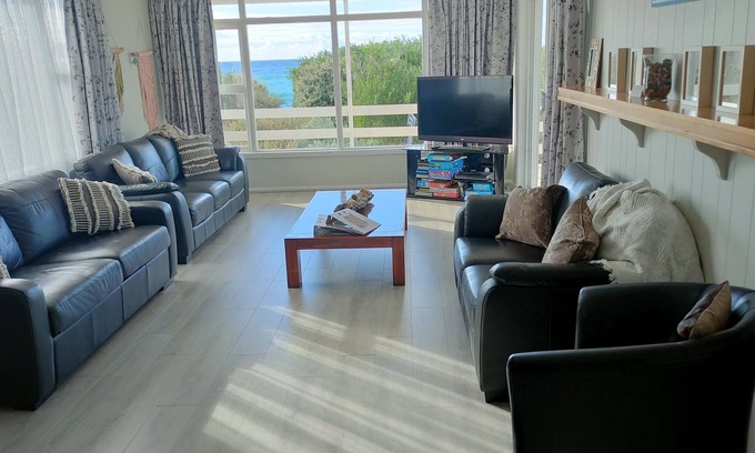 Turners Beach House | Ultimate beachfront beach house