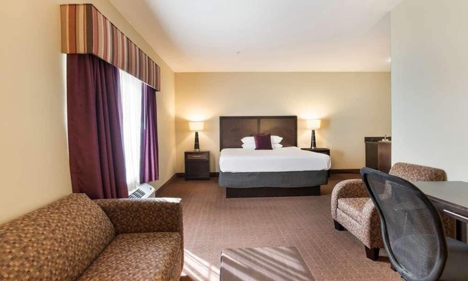Saint Landry Hotel | Ultimate Getaway at Knights Inn Bunkie! Pool, Free Breakfast, Free Parking
