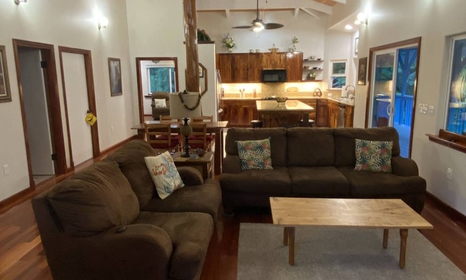 Keaau House | Ultimate Hawaiian escape! Beaches, Rivers, tropical rainforest, national parks🏝