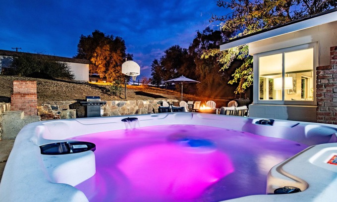 Ahwahnee House | Ultimate Relaxation Retreat w/Game Room & Hot Tub