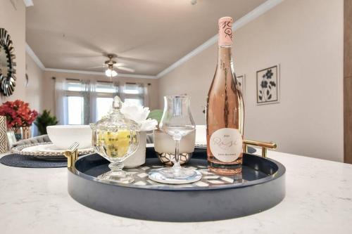 Houston Apartment | Ultimate Retreat Near GALLERIA-POOL