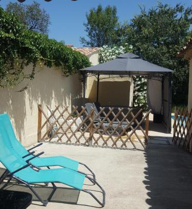 Villeneuve Apartment | Un coin en Provence