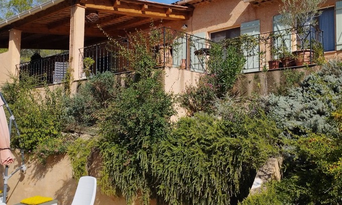 Saint-Antonin-du-Var Villa | Un Endroit Calme, Reposant et Confortable, Grande Piscine Idéalement Exposée