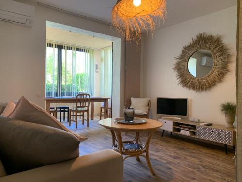 Cavaliere Apartment | Un havre de paix proche du centre et des plages grand appartement avec un canape lit et un coin nuit lit double