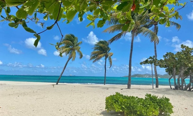 Nettle Bay House | Une Perle sur la Plage! Maison 2 Chambres 4 Personnes Piscine Tennis Restaurant