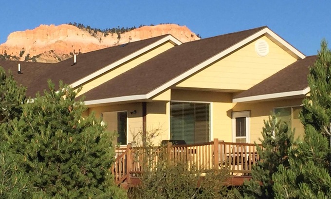 Tropic House | Under the Rim Main House with Detached Cottage. Sleeps 10 in beds.