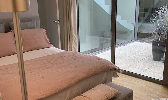 Suresnes Bed & Breakfast | Une ou Deux Chambres Dans Maison D'architecte