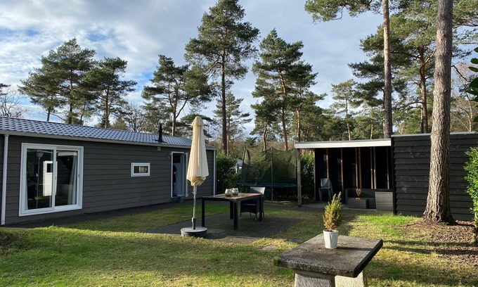 Beekbergen-West Ski Chalet | Unieke, rustige plek met veel privacy aan de bosrand op Veluwe park Lierderholt!
