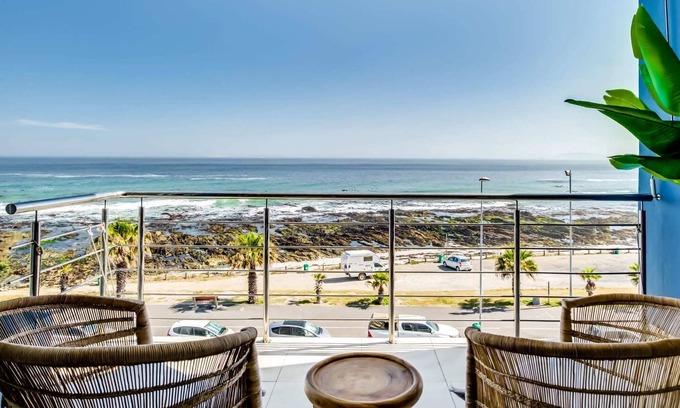 Mouille Point Apartment | Uninterrupted Ocean Views in Mouille Point (Atlantic Vistas)