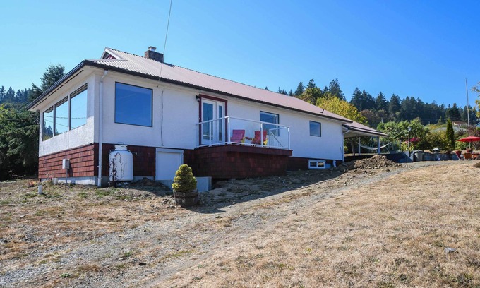 Union Bay House | Union Bay Retreat w/Patio + Views - Walk to Ocean!