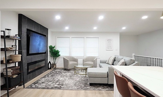 Merriam Park West House | Union Park Retreat 4BR 2 King Beds Close to MSP, MOA, Colleges & River Trails
