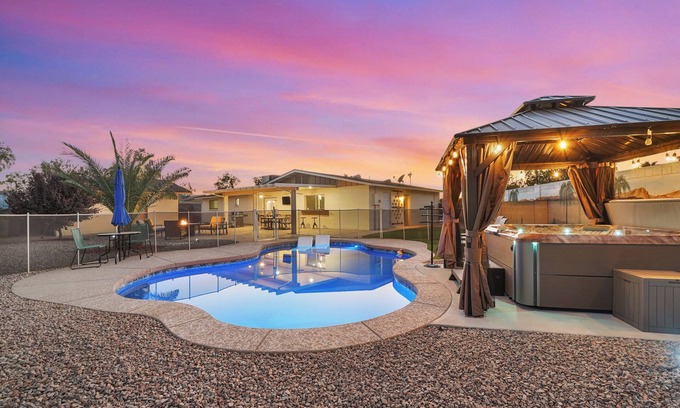 Optimist Park NW House | Unique 3-bed, 2-bath house with Pool, Hot Tub, and Hi-Spd Wifi in Optimist Park