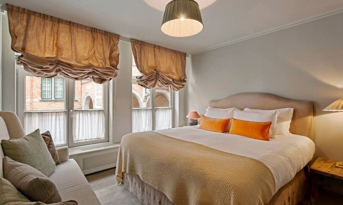 Historical Center Bruges Apartment | Unique 5 star hidden gem in the centre Bruges