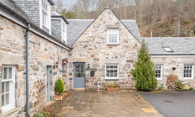 Loch Tay Cottage | Unique and cozy two bedroom cottage in Fortingall, Perthshire