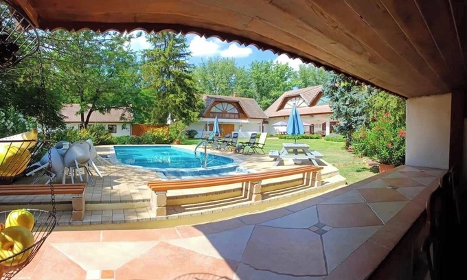 Hernad Villa | Unique Country Villa near Budapest