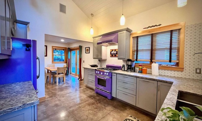 Flagstaff Cottage | Unique Downtown Cottage - Modern & Peaceful