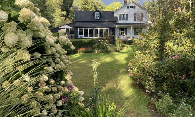 Colebrook House | Unique & extraordinary experience - renew your senses. Delightful waterfront!