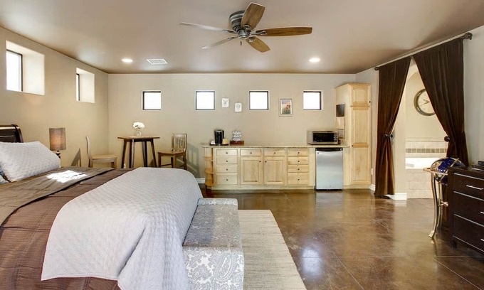 Shea North Estates House | Unique & Luxurious Private Suite in Scottsdale- Sedona Suite