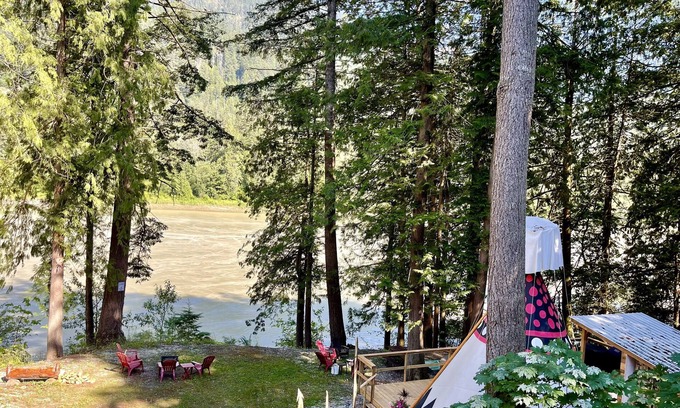 Laidlaw Cabin | Unique luxury Waterfront Teepees