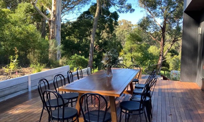 Blackwood House | Unique modern, spacious, clean large 3 bedroom + study in beautiful Blackwood