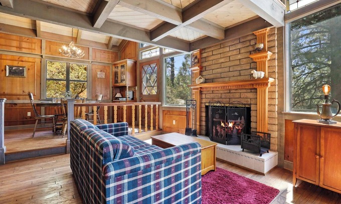 Strawberry Cabin | Unique Mountainside Cabin + Elevated View/Deck + Grill/Blackstone + Peace/Quiet