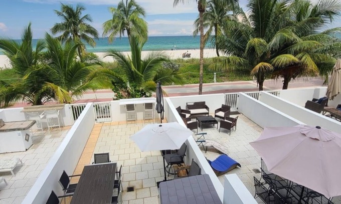 Mid Beach Apartment | Unique Oceanview Terrance Beach Access Apartment with free parking