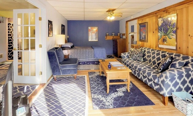 Shelburne Falls Bed & Breakfast | Unique people and pet welcoming haven