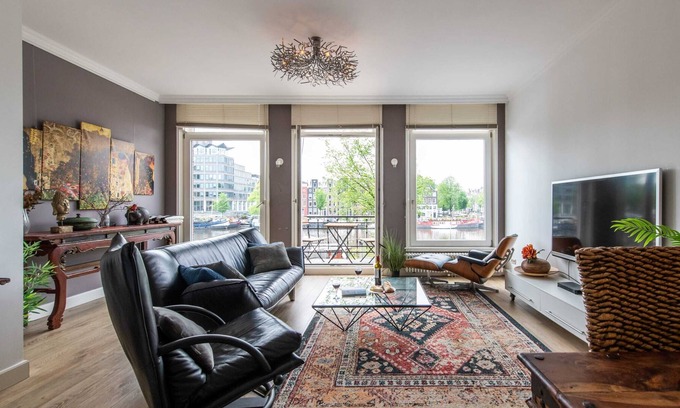 Canal Ring Apartment | UNIQUE Private Amstel River suite I 2BD (+ Private Bathrooms!) | Canal View