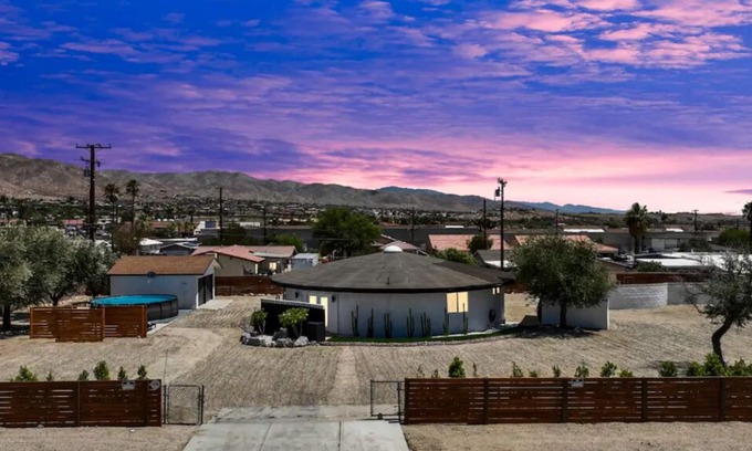 Desert Hot Springs House | Unique Round House w/Fire Pit
