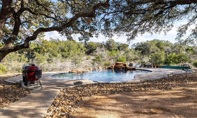 Dripping Springs House | Unique Victorian Home*Pool*Pets*Firepit