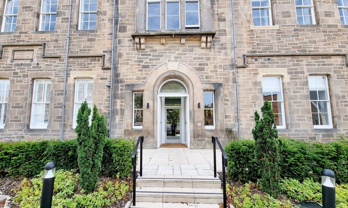 Dalry Apartment | Unique Victorian Apartment in Edinburgh