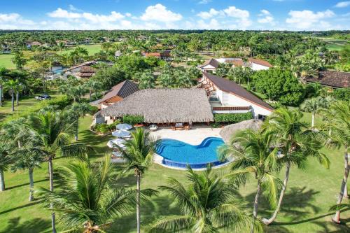 El Valle Villa | Unique Villa with Ocean and River Views - Staff & Golf Carts
