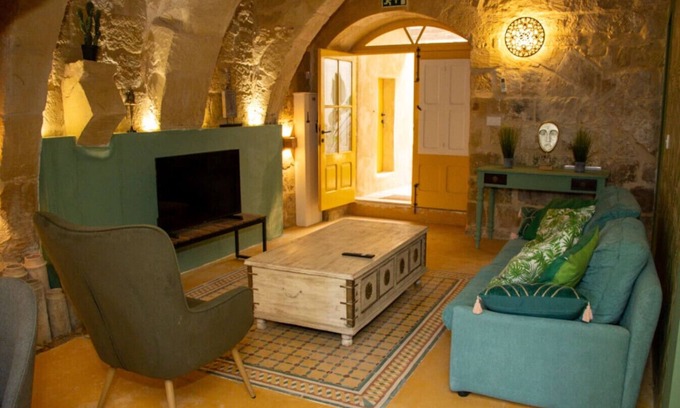 San Lawrenz House | Unique Village Hideaway