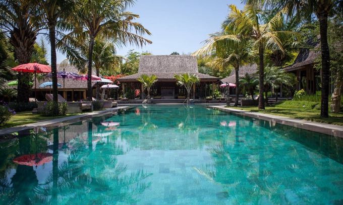 Batubelig Villa | Unique Wooden Private Pool Villa-5 Bedroom