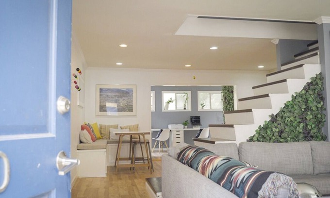 Oak Lawn Condo | Uniquely Designed Creative Space