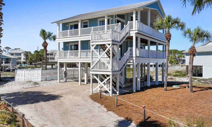 East End House | Unobstructed Beach Views, Private Pool, Pet Friendly, Central SGI!