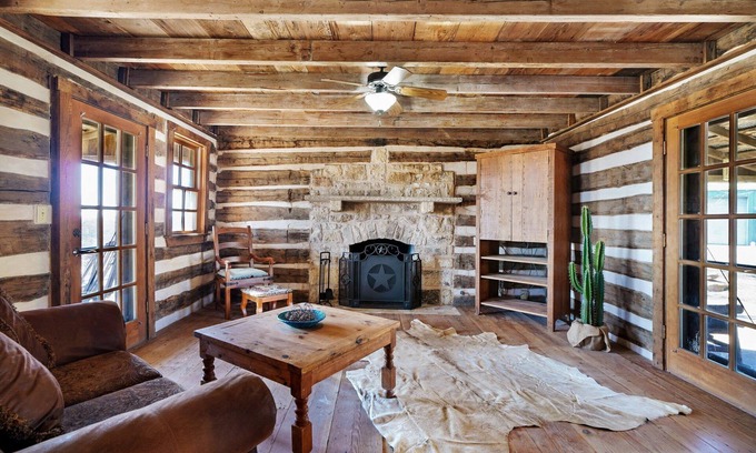Thurber House | Unplug & RE-Charge, Charming Log Home on 55 acres Family Ranch w stunning views