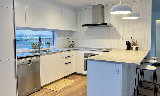 Golden Square House | Unwind @ Bendigo Family Retreat
