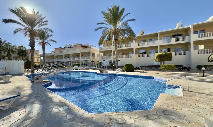 Universal Apartment | Unwind in this Spacious Penthouse with Breathtaking Views & large communal pool